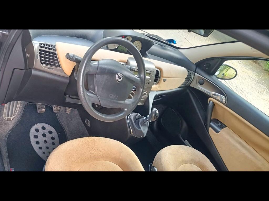 LANCIA YPSILON 1.2 benzina -SI NEOPATENTATI
