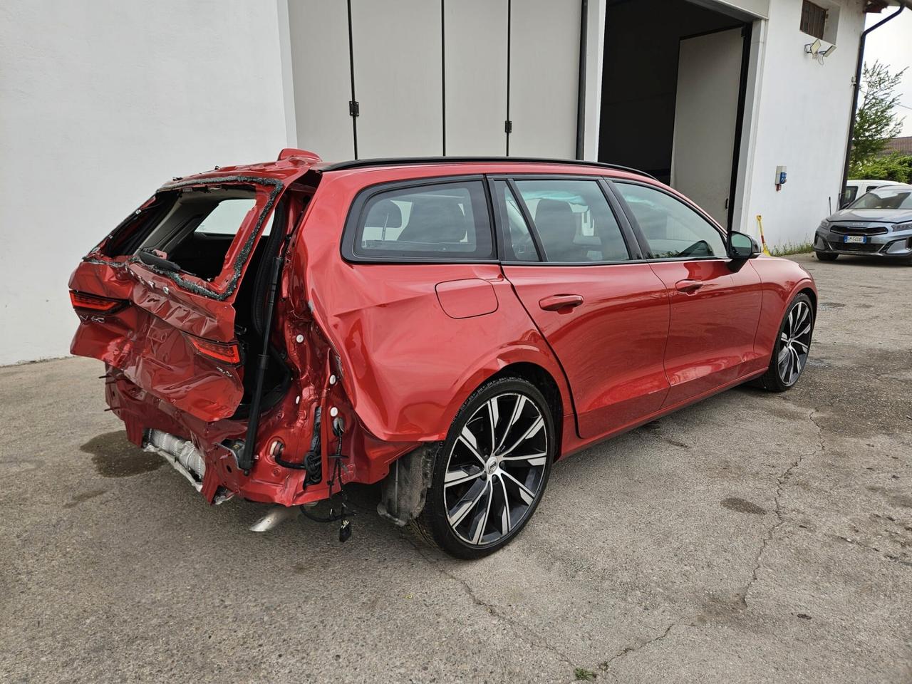 Volvo V60 2.0 b4 Plus Dark auto RUN&DRIVE INCIDENTATA