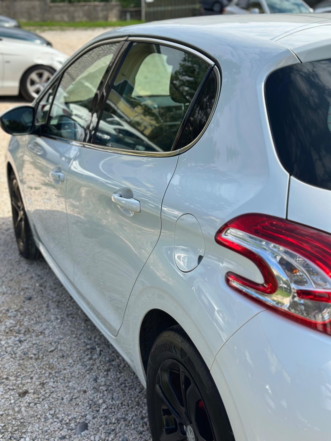 Peugeot 208 1.4 HDi 68 CV 5P ALLURE NEOPAT KMCERT