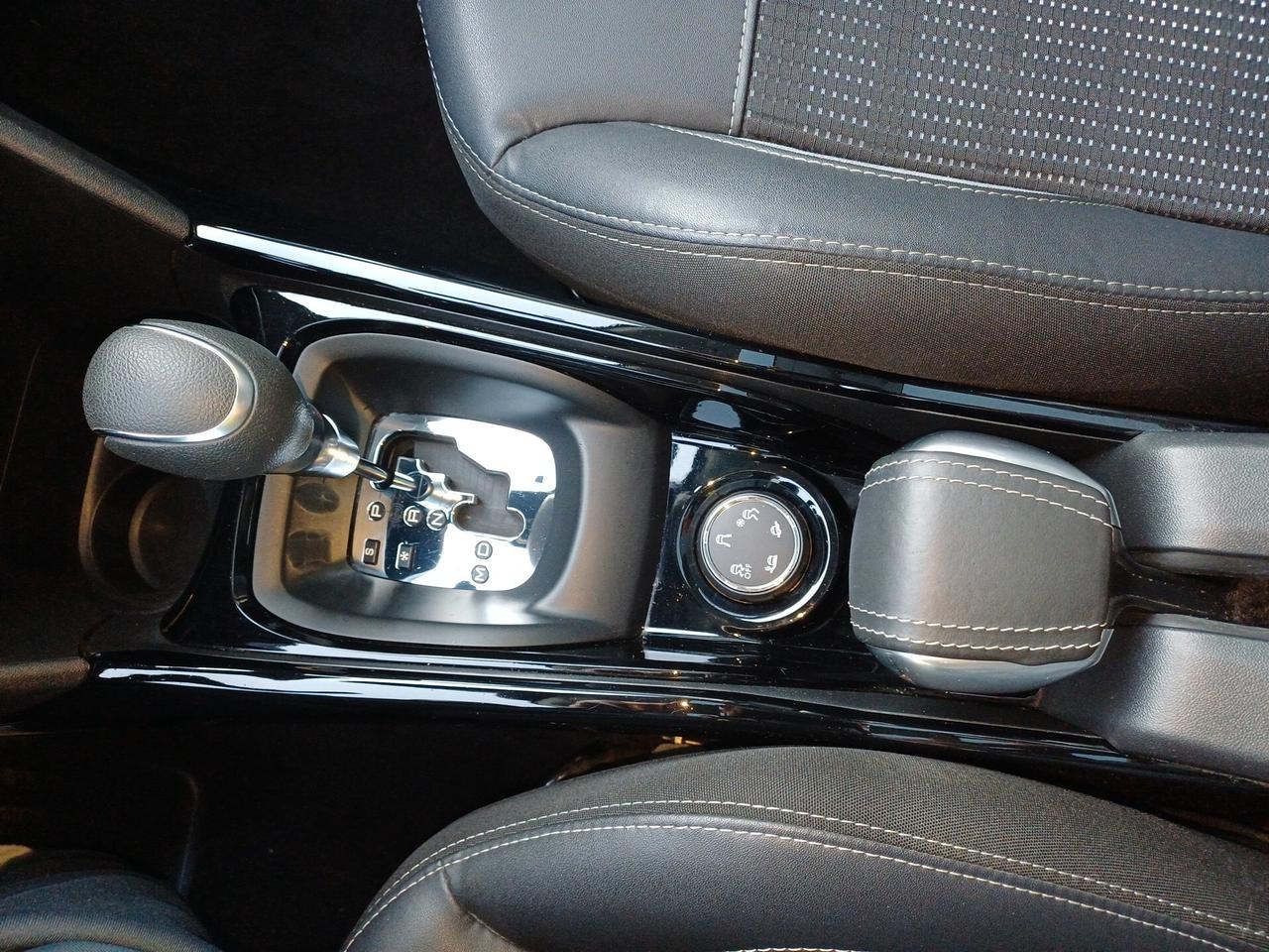 Peugeot 2008 PureTech Turbo 110 EAT6 S&S Black Matt