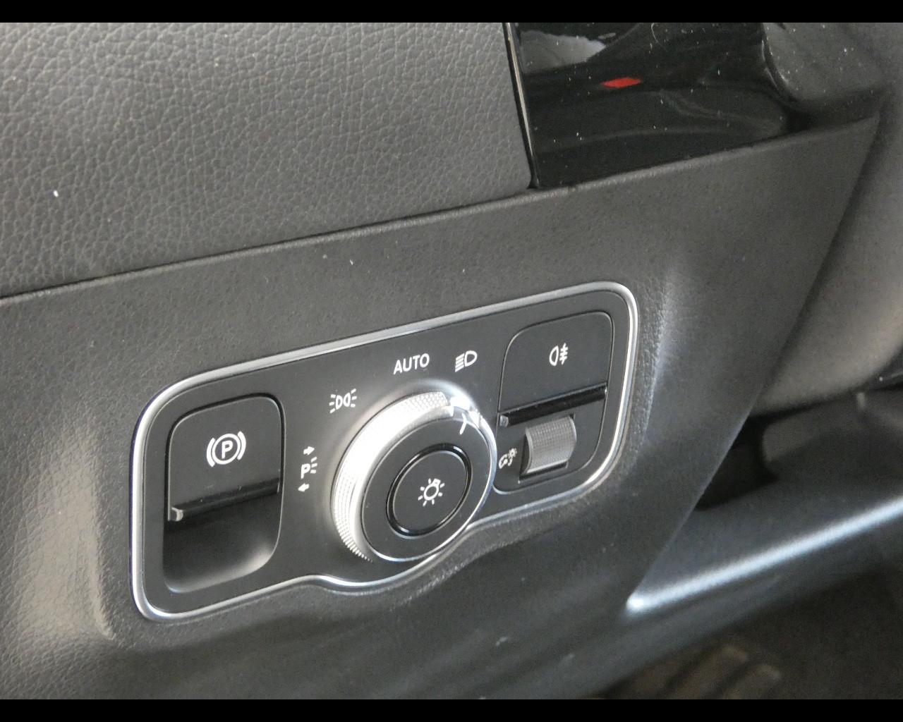 Mercedes-Benz GLA (H247) - GLA 200 d Automatic Sport