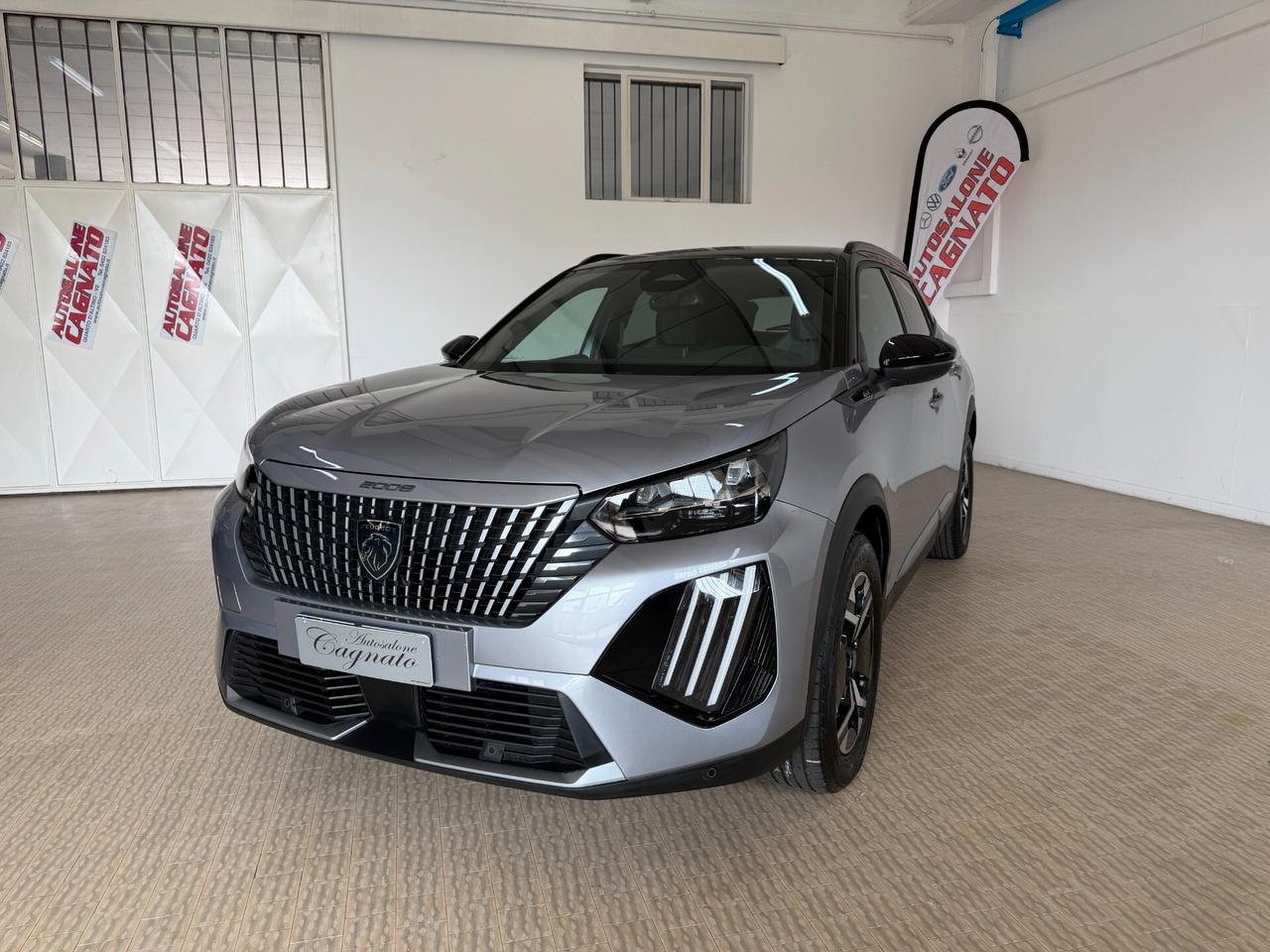Peugeot 2008 Hybrid 145 e-DCS6 GT KM 9000 2025 Bicolor