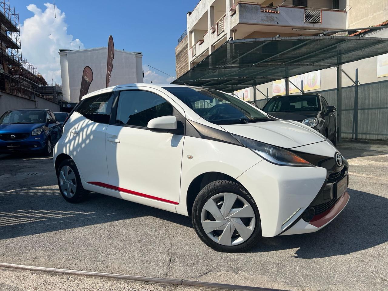 Toyota Aygo 1.0 VVT-i 69 CV 5 porte x-cool CLIMA/BLUETOOTH