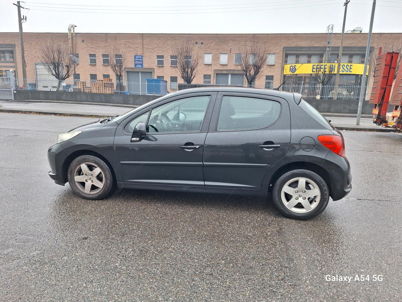 Peugeot 207 1.4 8V 75CV 5p. ONE Line