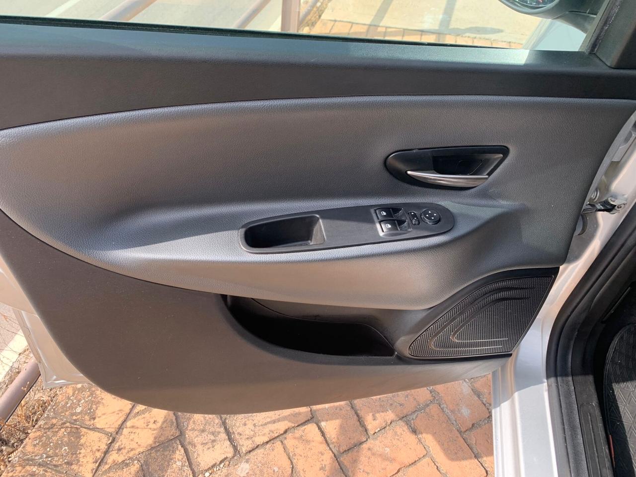 Lancia Ypsilon 1.2 69 CV 5 porte Gold
