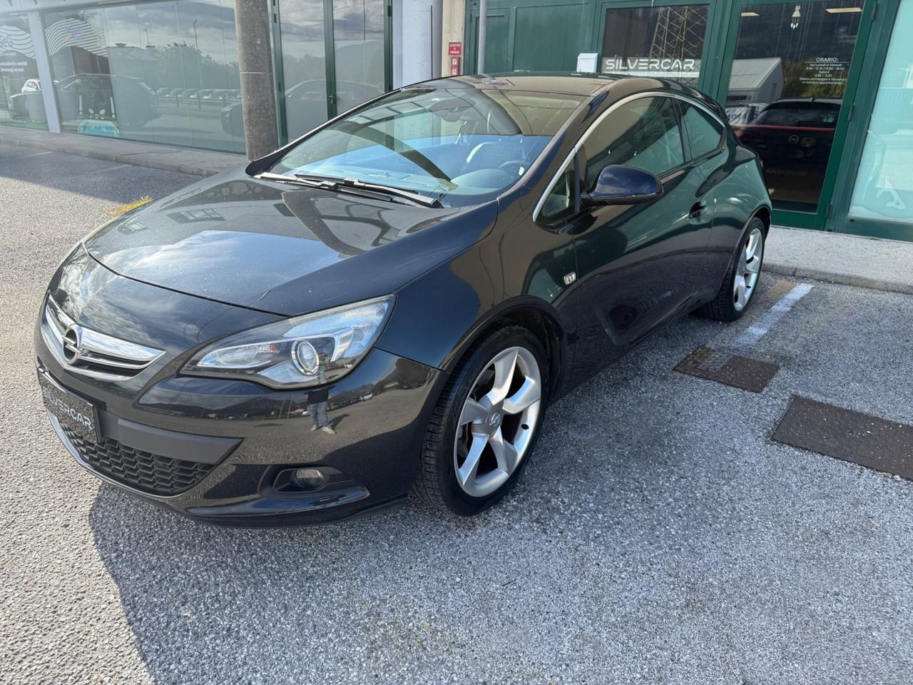 Opel Astra GTC 1.6 Turbo 180CV 3 porte Cosmo S