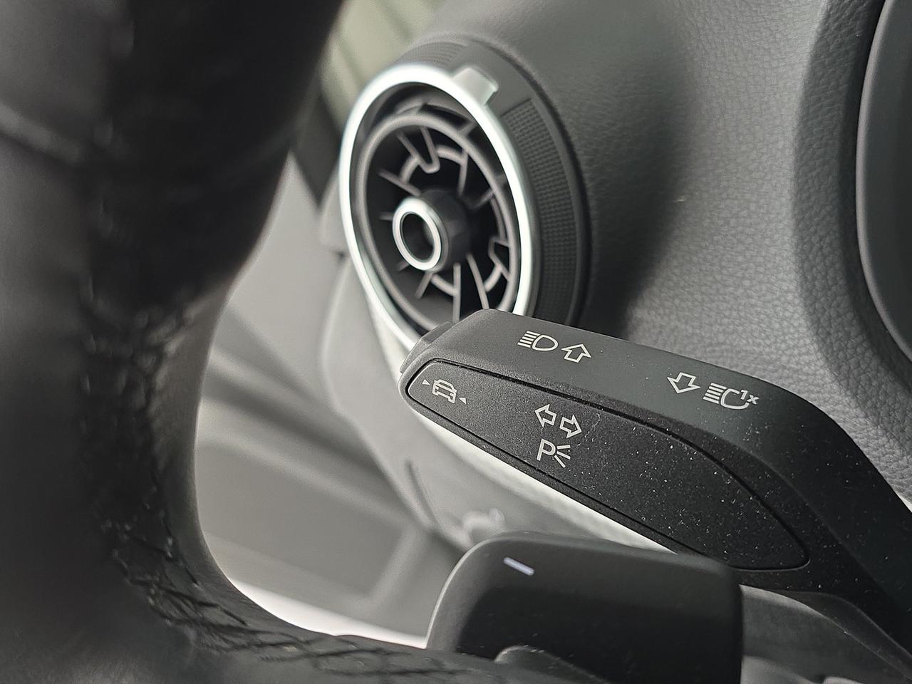 Audi Q2 35 2.0 tdi business advanced s-tronic