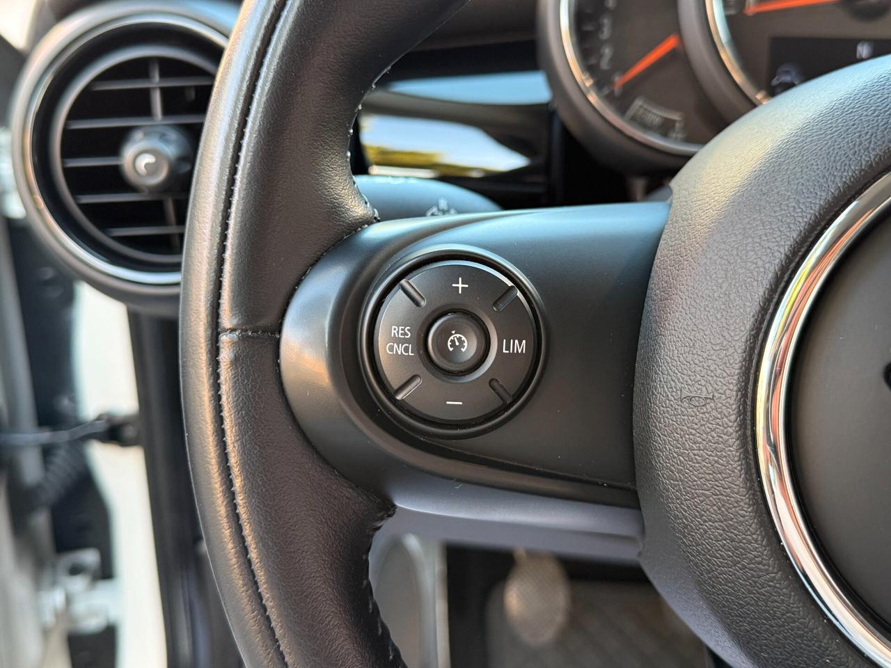 Mini 1.5 Cooper D 5porte B.Street NAVI LED - 2019