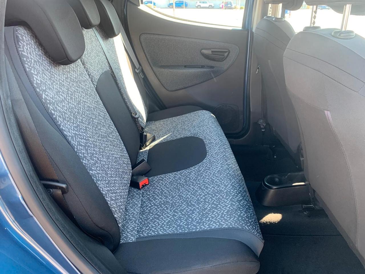 Lancia Ypsilon 1.0 FireFly 5 porte S&S Hybrid Ecochic Silver