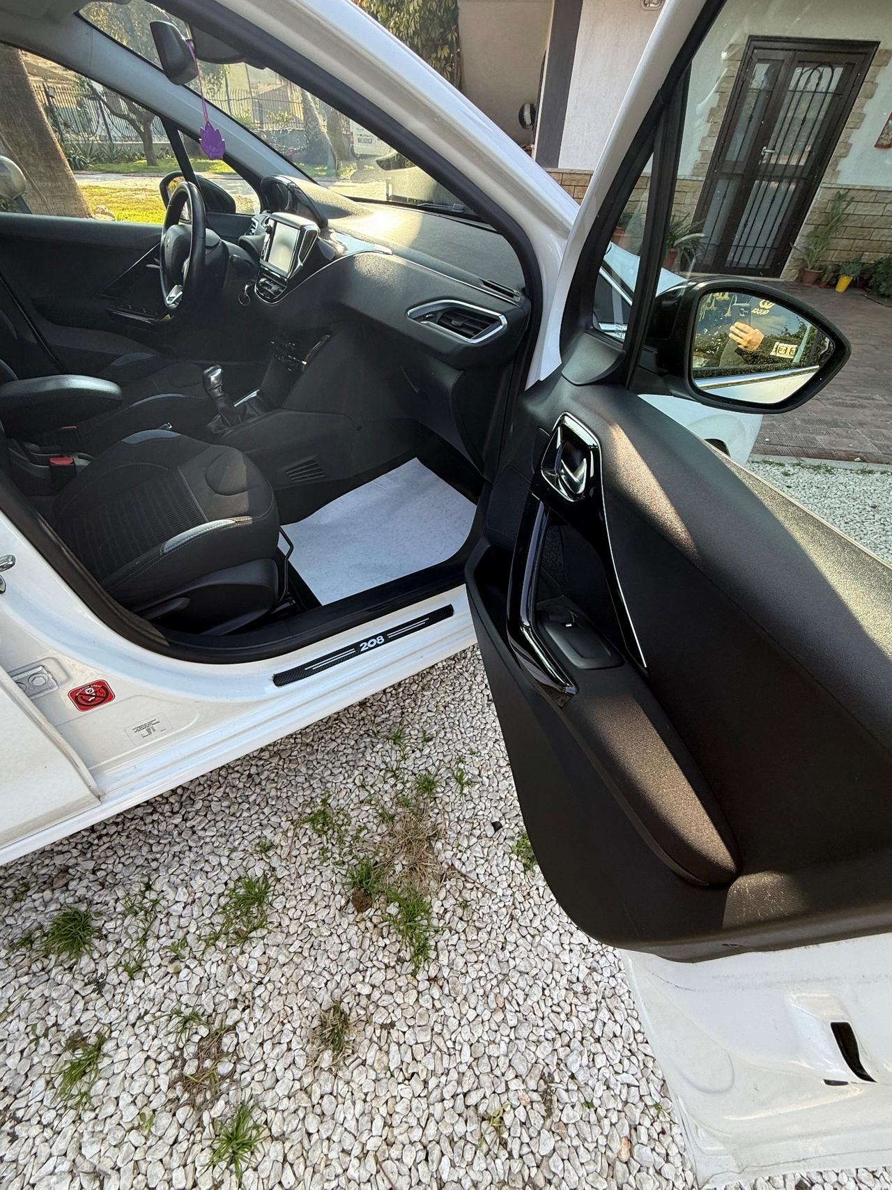 Peugeot 208 1.4 HDi 68 CV 5 porte Allure