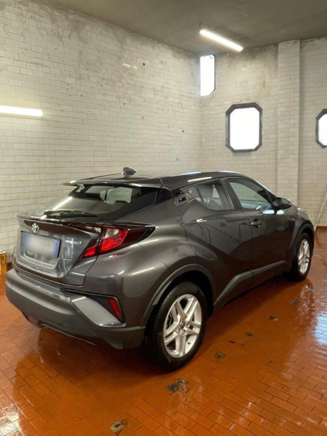 TOYOTA C-HR 1.8 Hybrid E-CVT Business