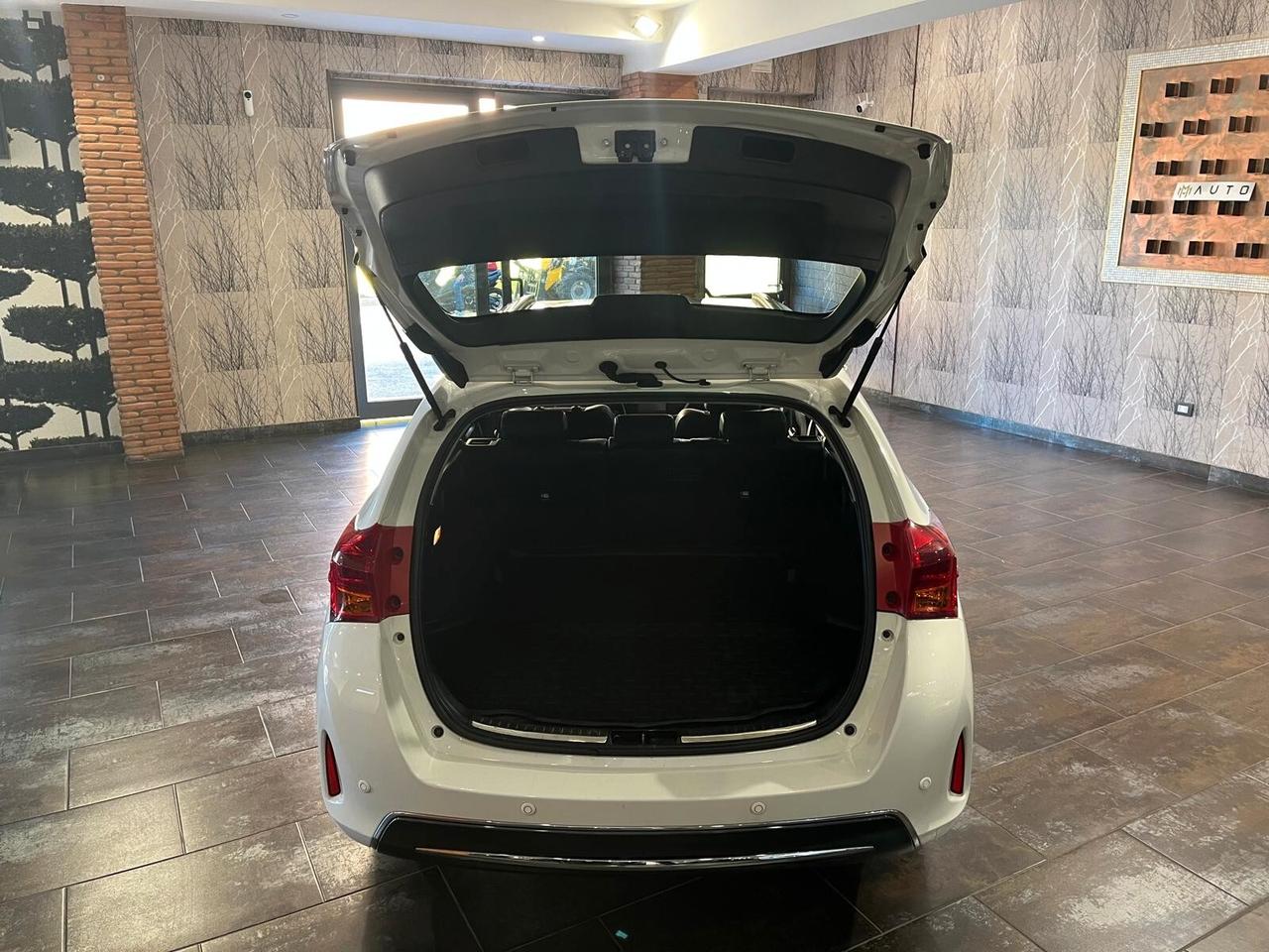 Toyota Auris Touring Sports 1.8 Hybrid Lounge