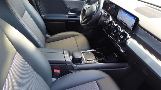 MERCEDES-BENZ GLB 200 d Automatic Sport