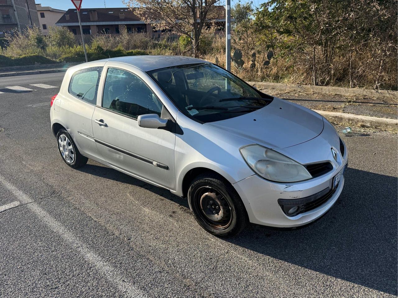 Renault Clio benzina 120000 km neopatentati euro 4