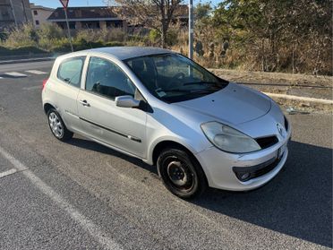 Renault Clio benzina 120000 km neopatentati euro 4