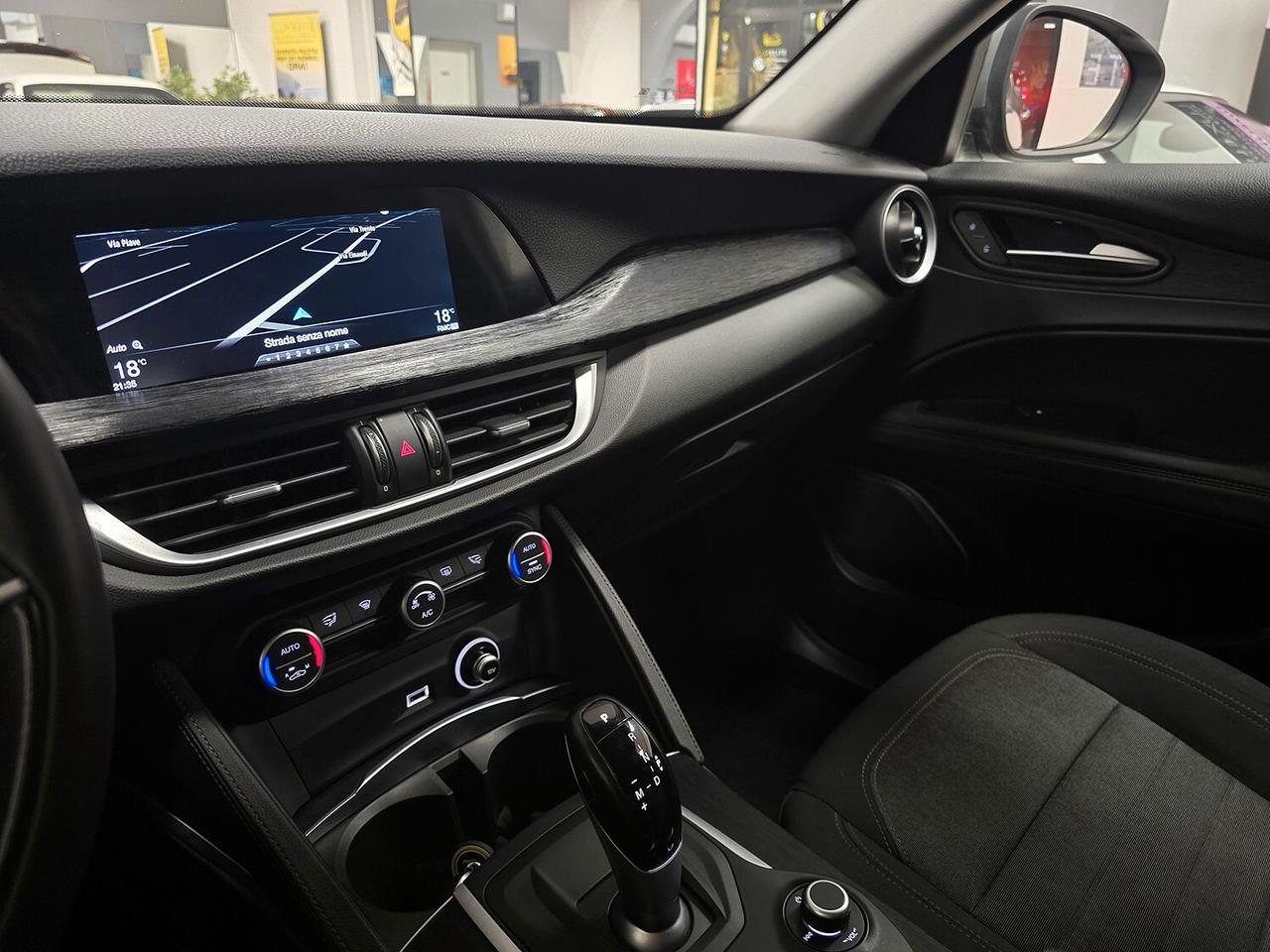 Alfa Romeo Stelvio 2.2T EXECUTIVE Q4 190CV 4X4_KEYLESS_SERVICE BOOK