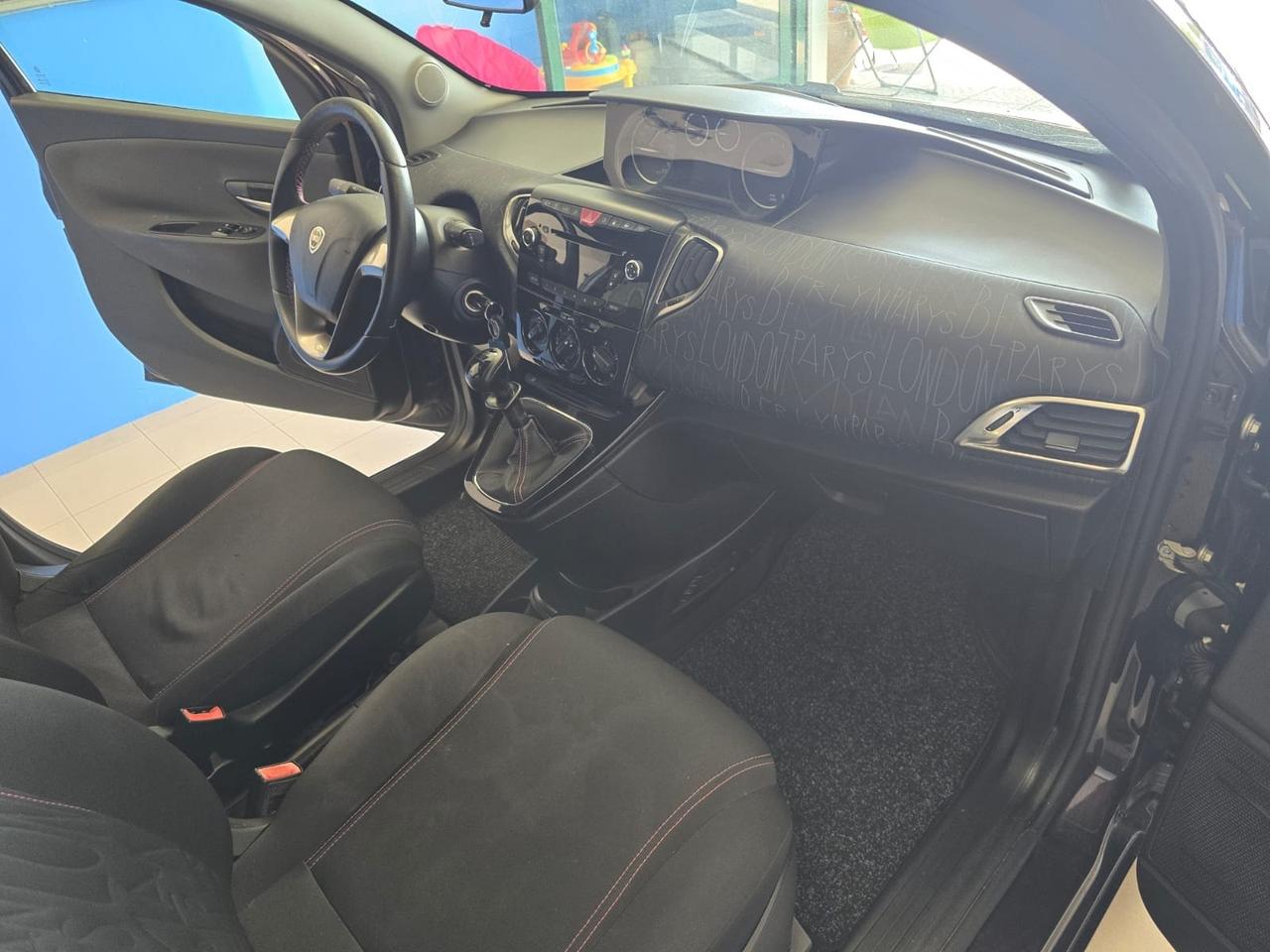 Lancia Ypsilon 0.9 TwinAir 85 CV 5 porte Metano Ecochic Gold