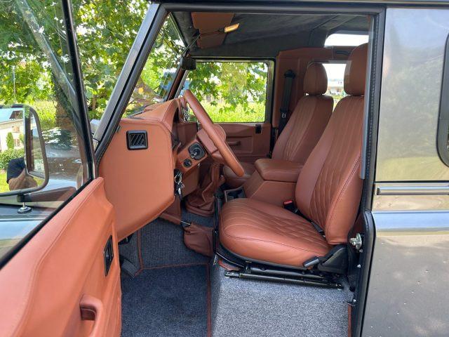 LAND ROVER Defender 90 2.2 TD4 Station Wagon SE NEOPATENTATI