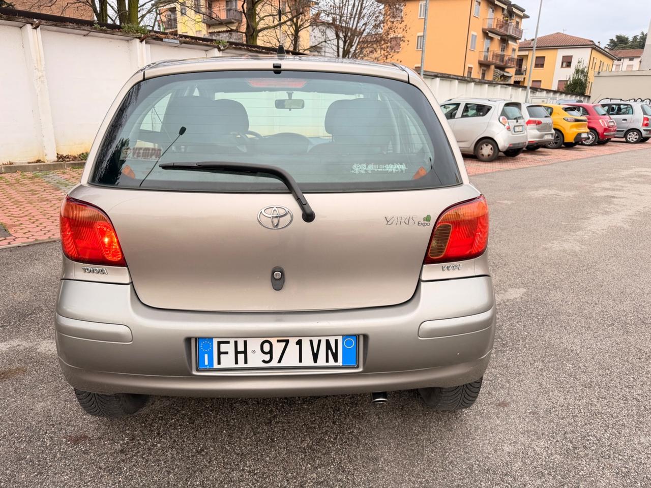 Toyota Yaris 1.0i neopatentati 5porte