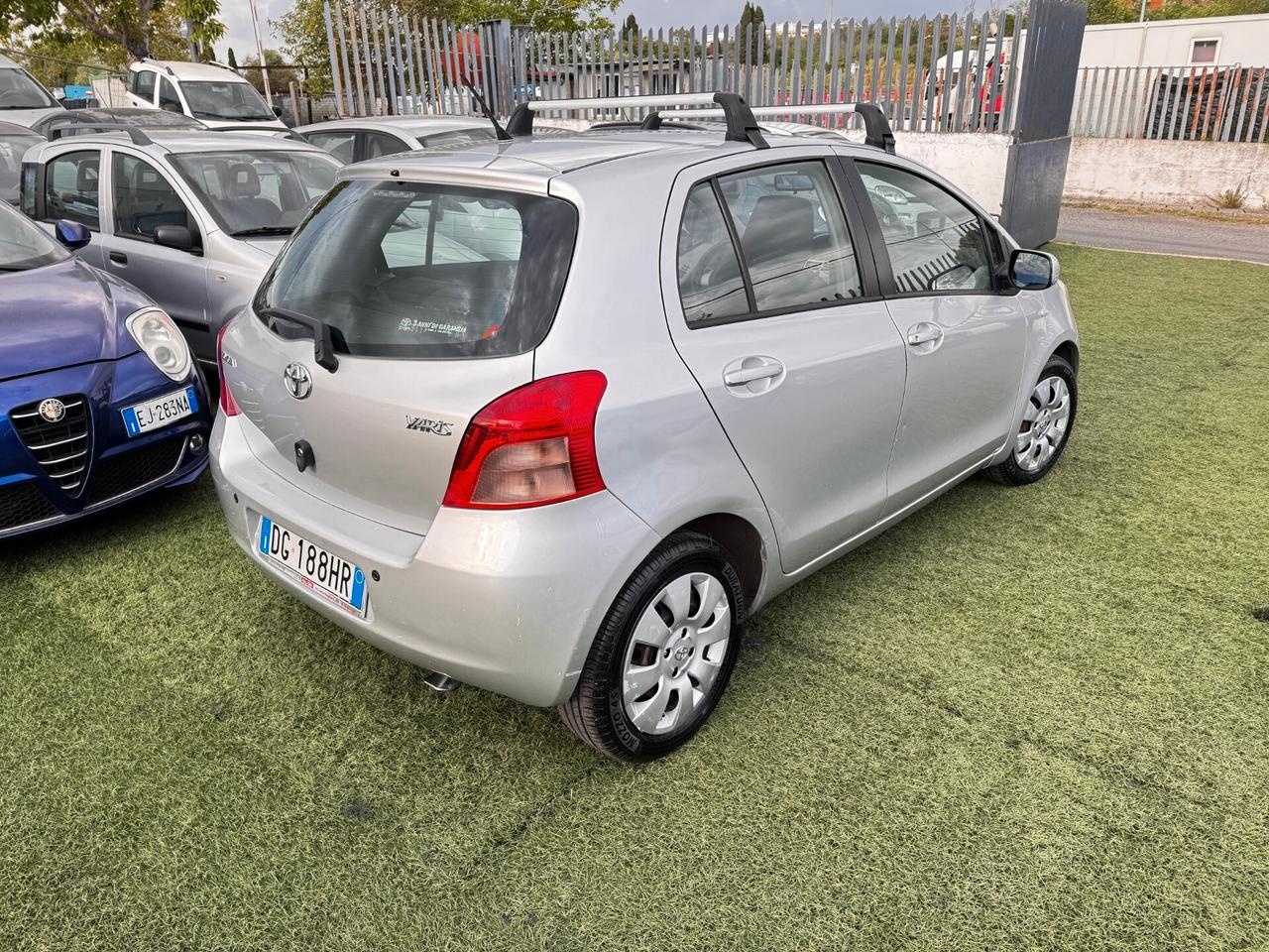 Toyota Yaris 1.0 5 porte neopatentati