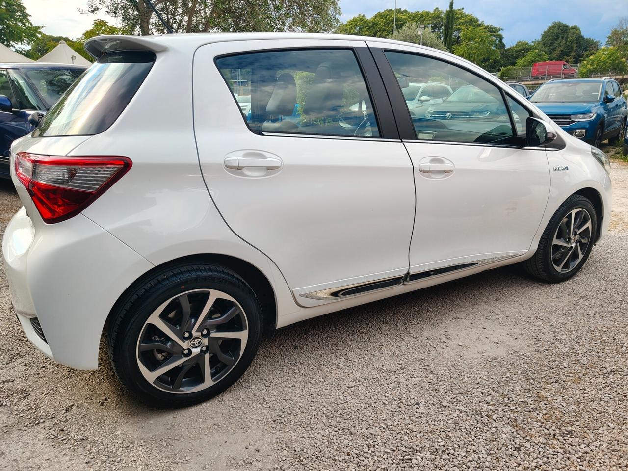 Toyota Yaris HYBRID LOUNGE TETTO PANORAMICO **SOLO 92000KM ** PREZZO REALE