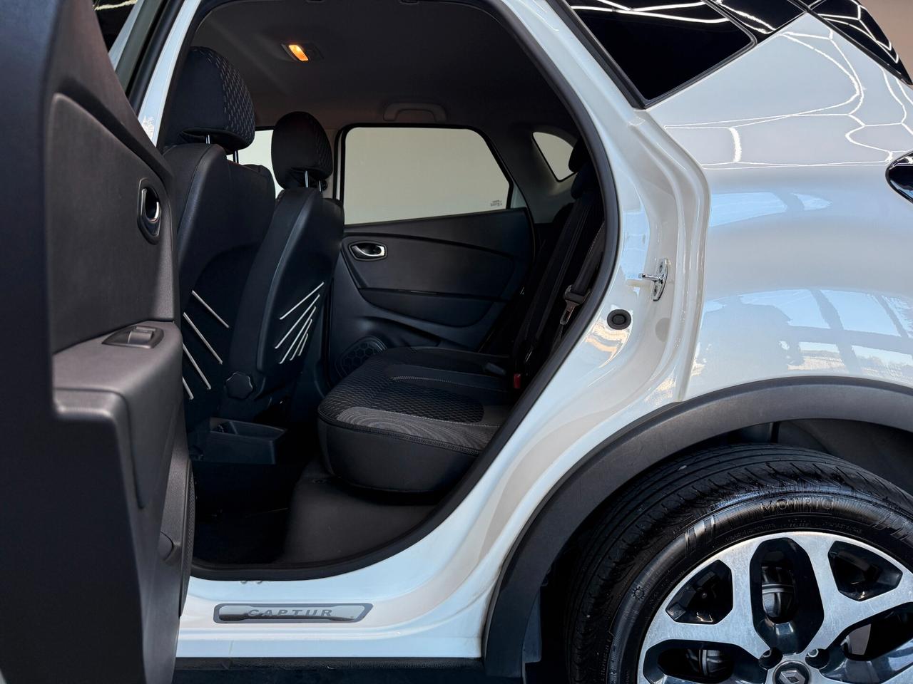 Renault Captur dCi 8V 90 CV EDC Initiale Paris