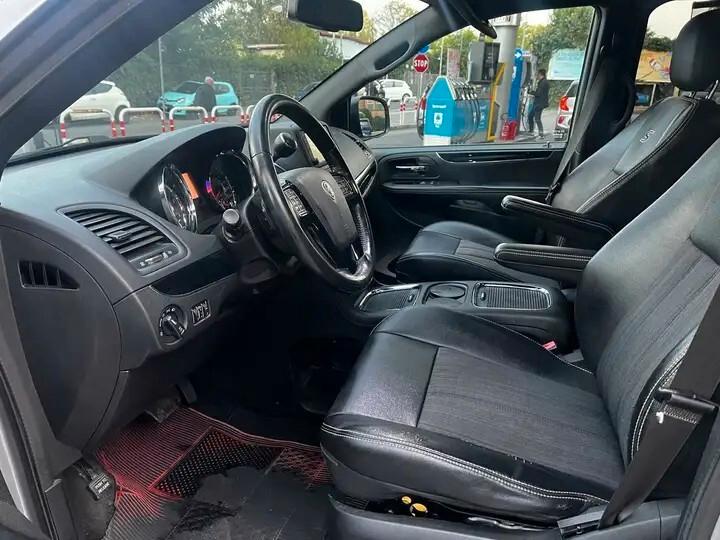 Lancia Voyager 2.8 Turbodiesel Platinum 177 CV