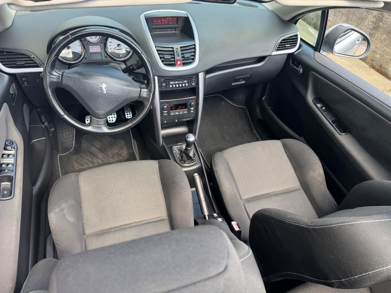 Peugeot 207 1.6 HDi 110CV CC Féline