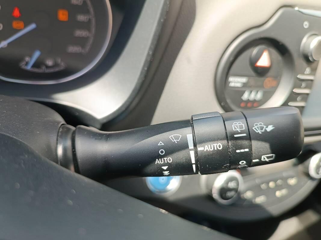 Toyota Yaris 1.5 Hybrid Business 73CV