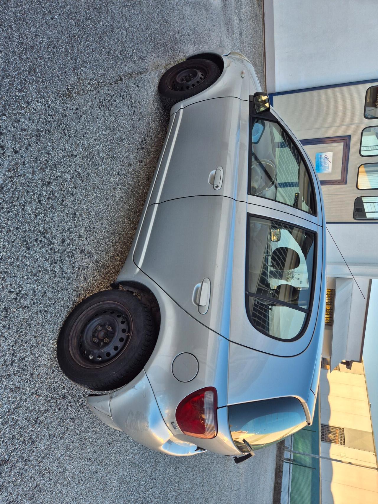 Toyota Yaris 1.0i 16V cat 5 porte