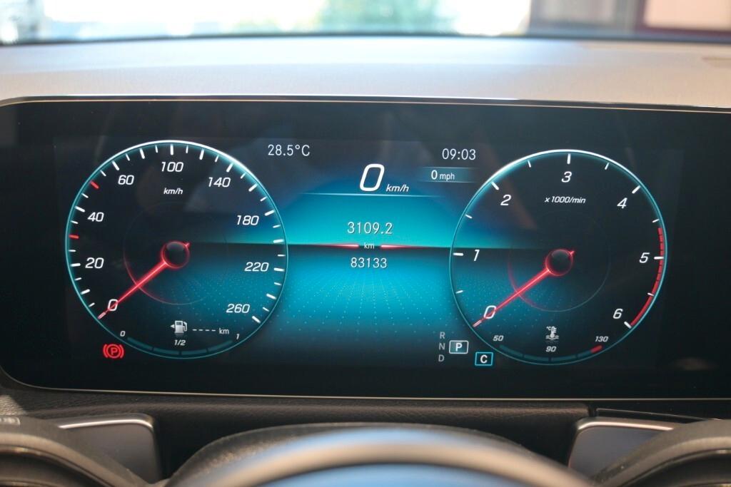 MERCEDES-BENZ GLB 180D 115CV AUTOMATIC BUSINESS SOLUTION ( FARI LED - TETTO PANORAMICO APR. - CRUISE - PELLE - NAVI PREMIUM - PARK ASSIST - TELECAMERA POST. )