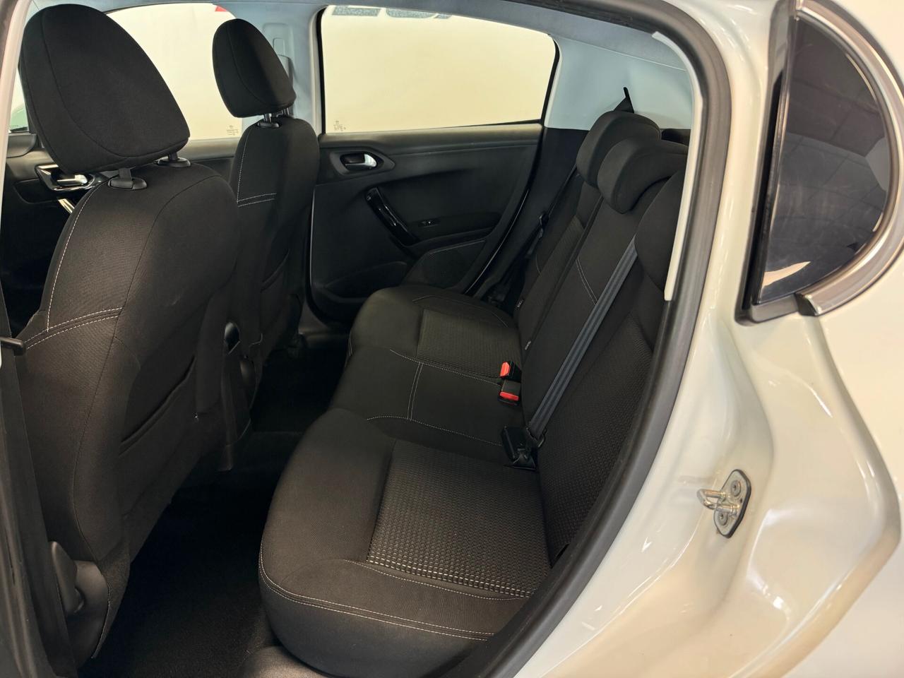 Peugeot 208 PureTech 82 5 porte Allure NAVI NEOPATENTATI