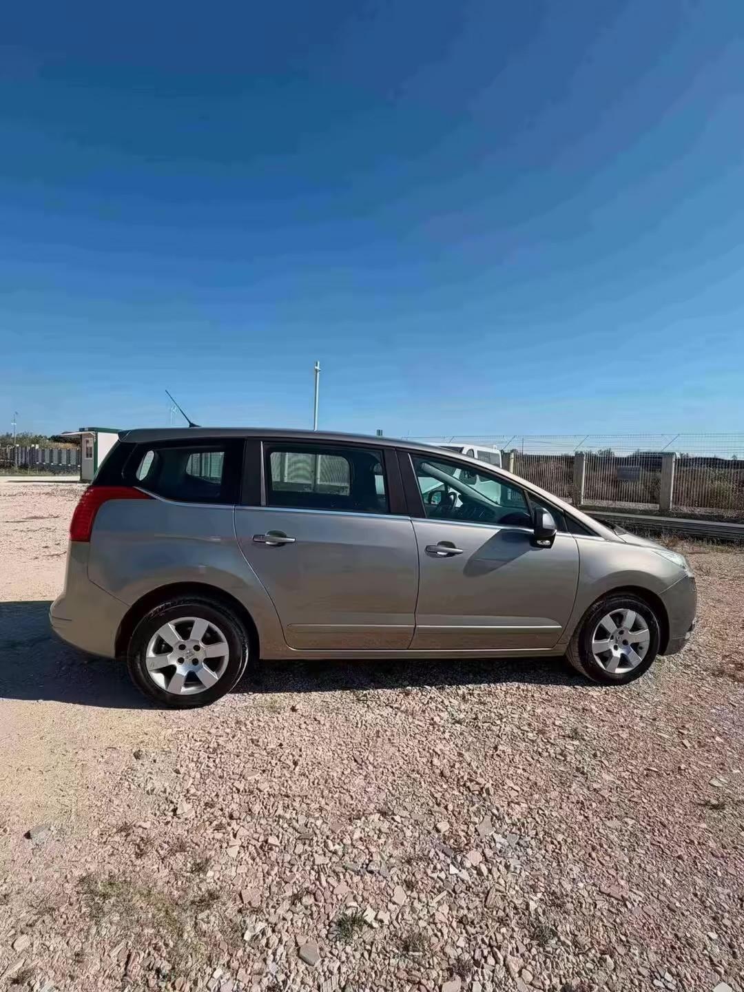 Peugeot 5008 1.6 HDi 115CV Business