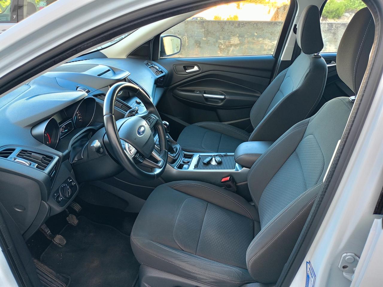 Ford Kuga 1.5 TDCI 120 CV S&S 2WD Titanium