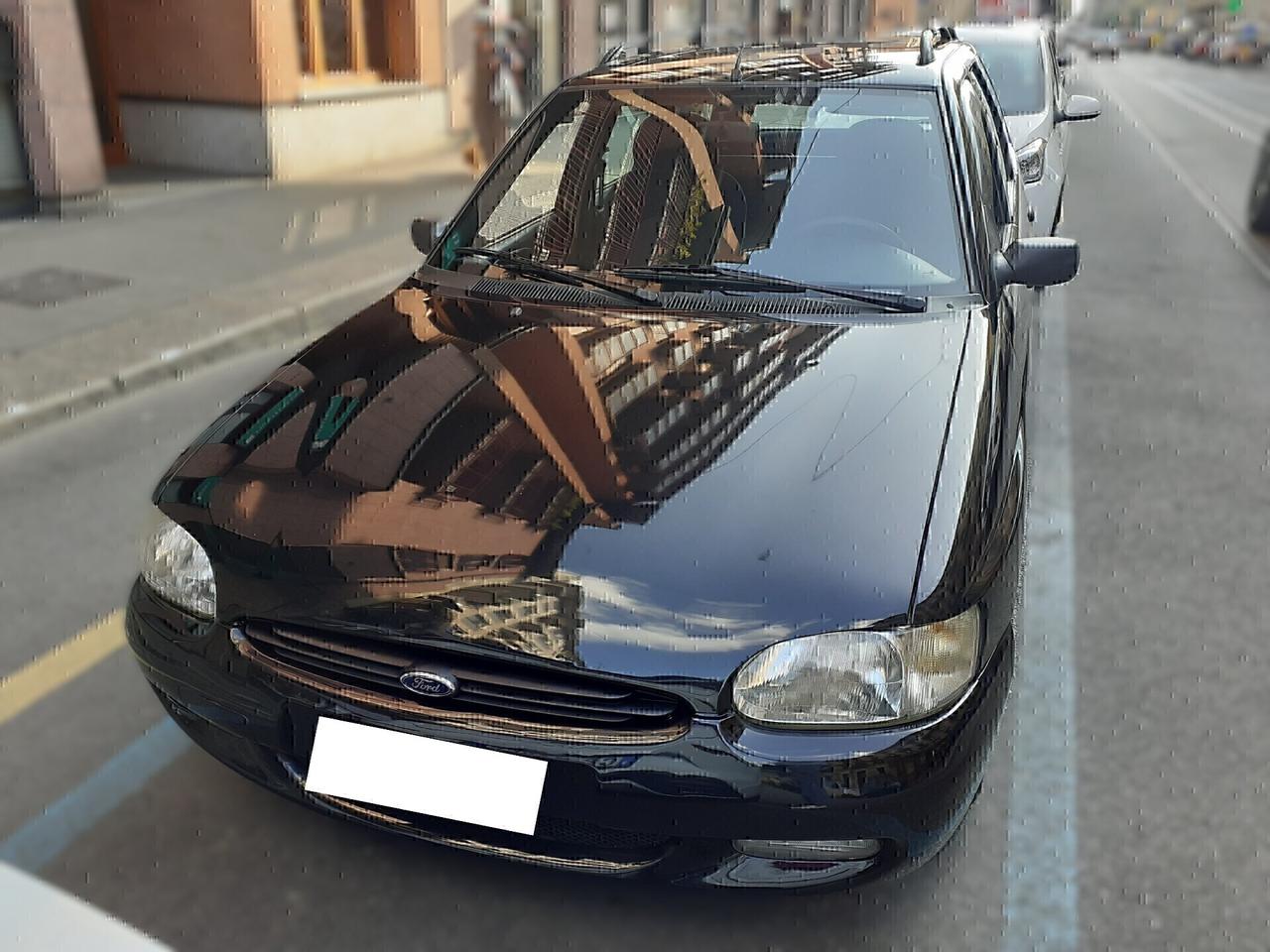 FORD ESCORT - APERTI AD AGOSTO