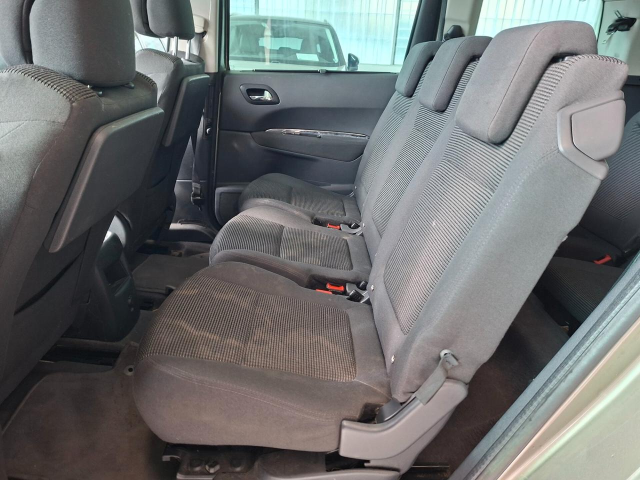 Peugeot 5008 1.6 e-HDi 112CV Stop&Start cambio robotizzato Allure