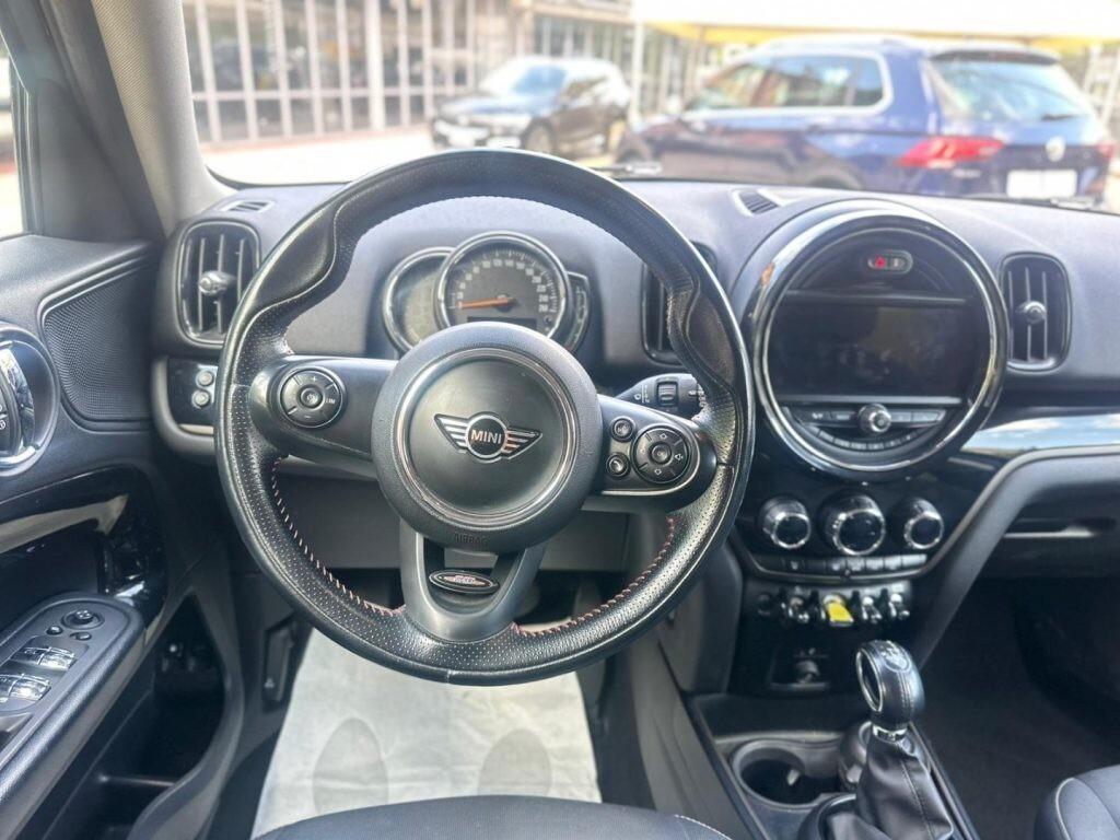 MINICountryman1.5CooperSEHypeCountrymanALL4Automat