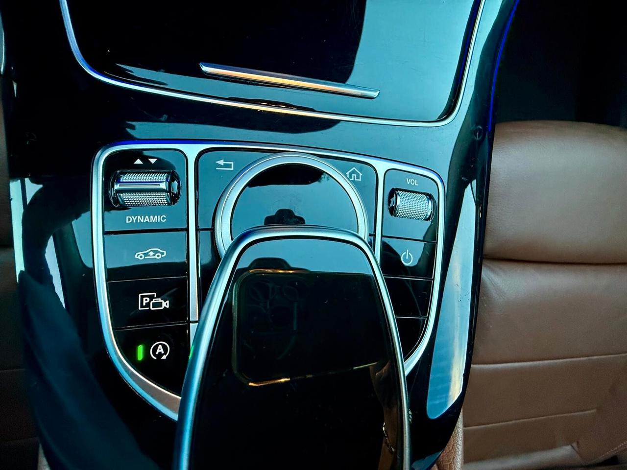 MERCEDES- BENZ KLASSE E 220 D 4MATIC AMG PREMIUM