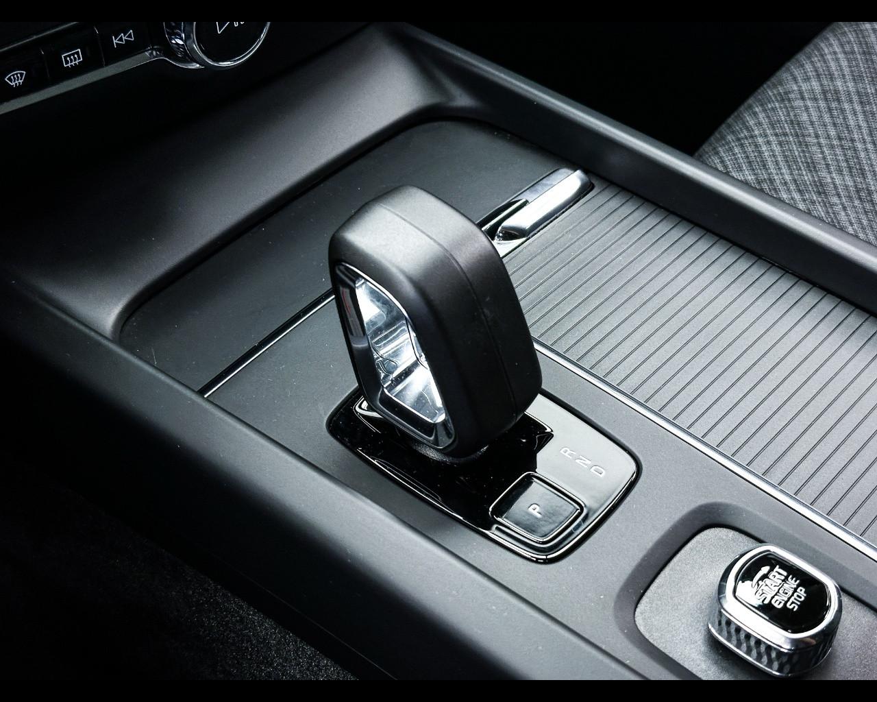 VOLVO V60 B4 (d) automatico Essential