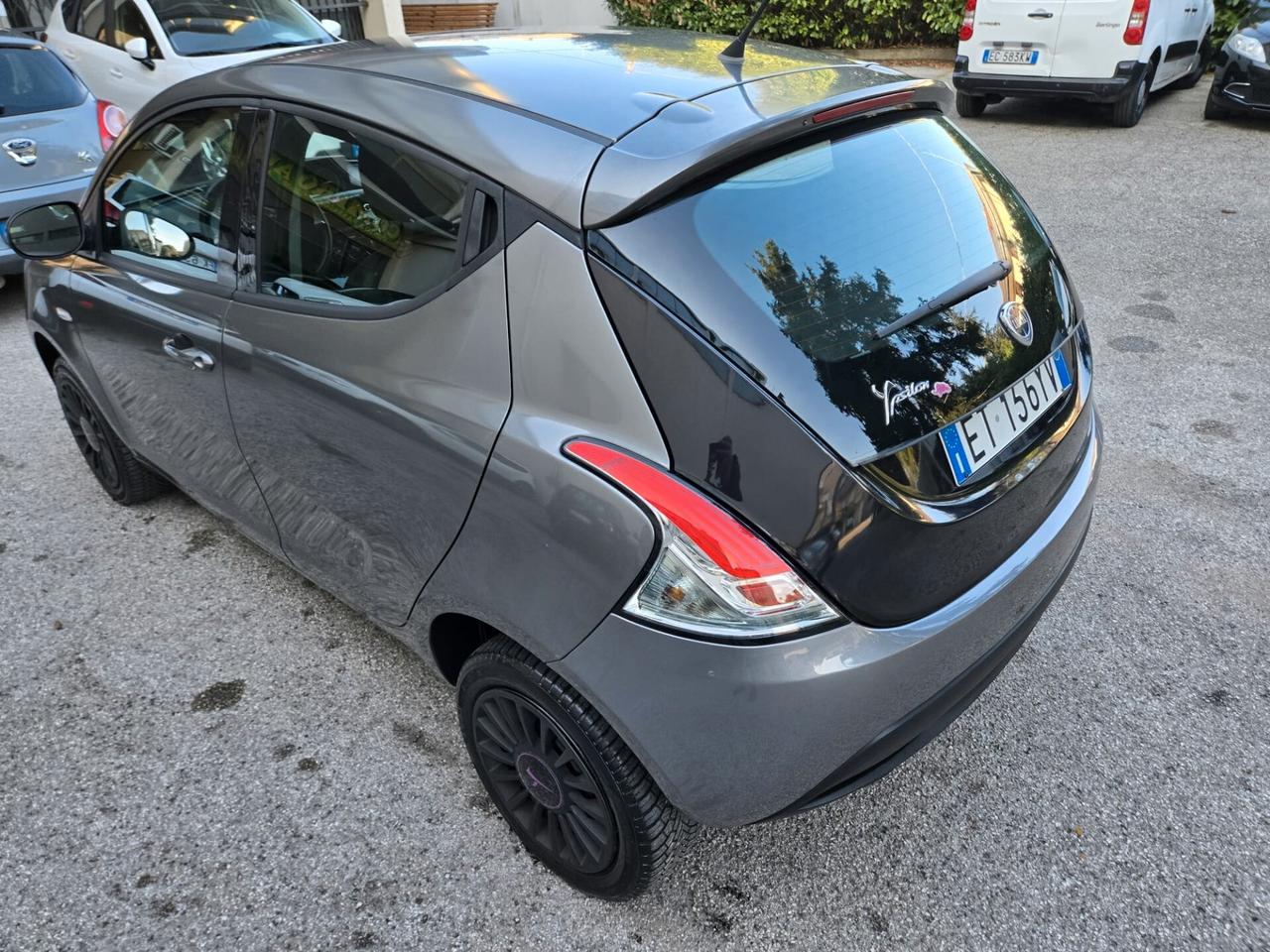 Lancia Ypsilon 0.9 TwinAir 85 CV 5 porte Metano Ecochic Elefantino Neopatentati