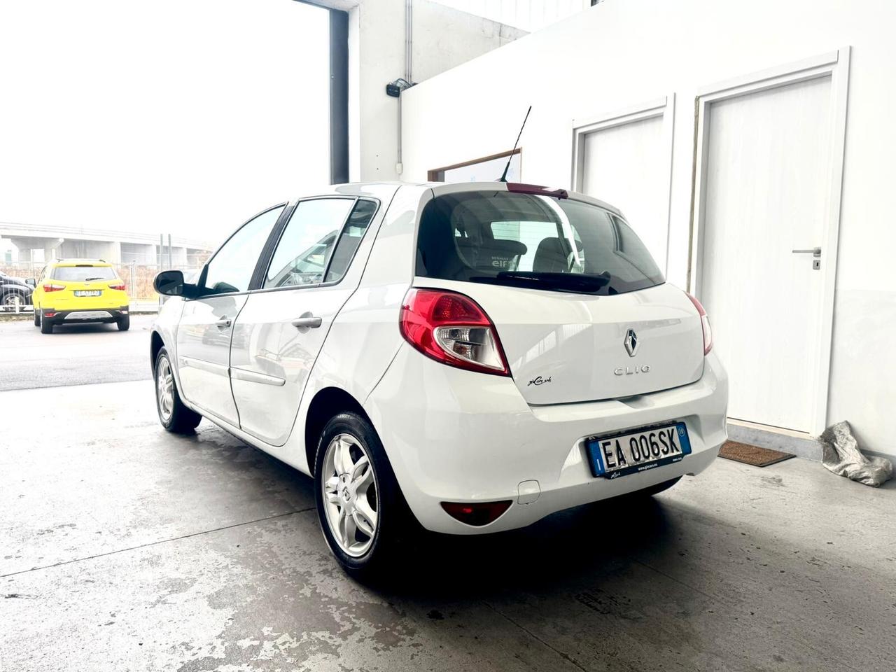 Renault Clio 1.2 16V 5 porte Dynamique Neopatentati