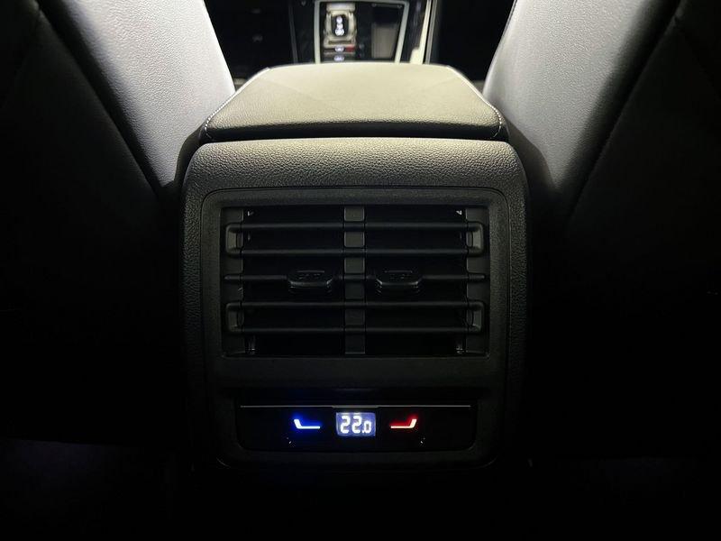 Volkswagen Golf Golf 1.5 etsi R-Line Plus 150cv dsg