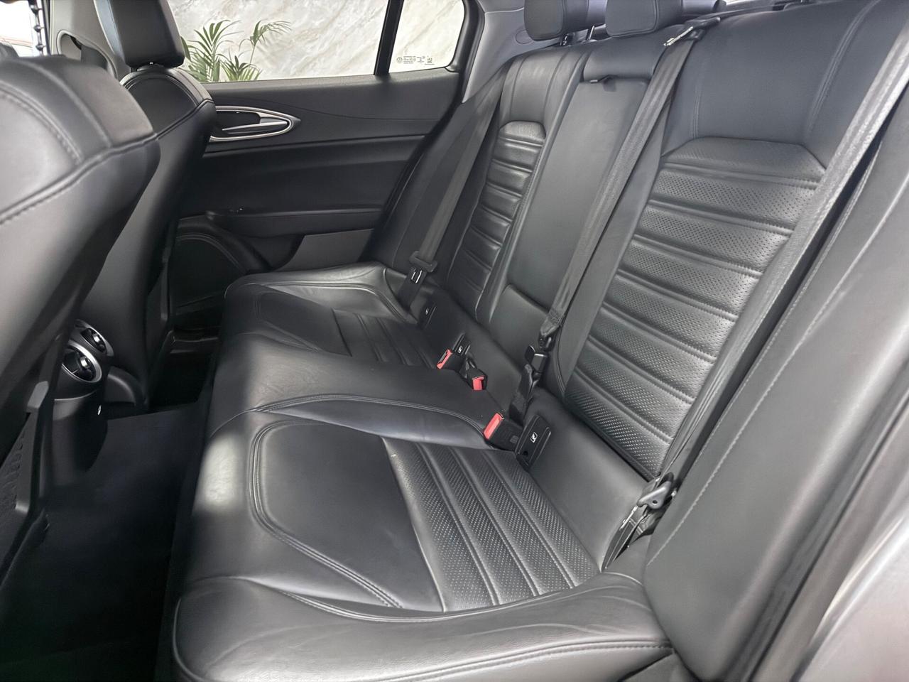 Alfa Romeo Giulia 2.2 Turbodiesel 210 CV AT8 AWD Q4 Veloce