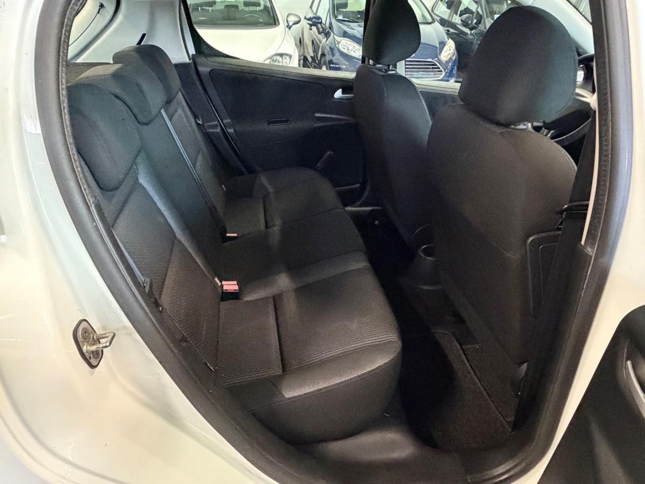 Peugeot 207 1.4 HDi 70CV 5p. Allure