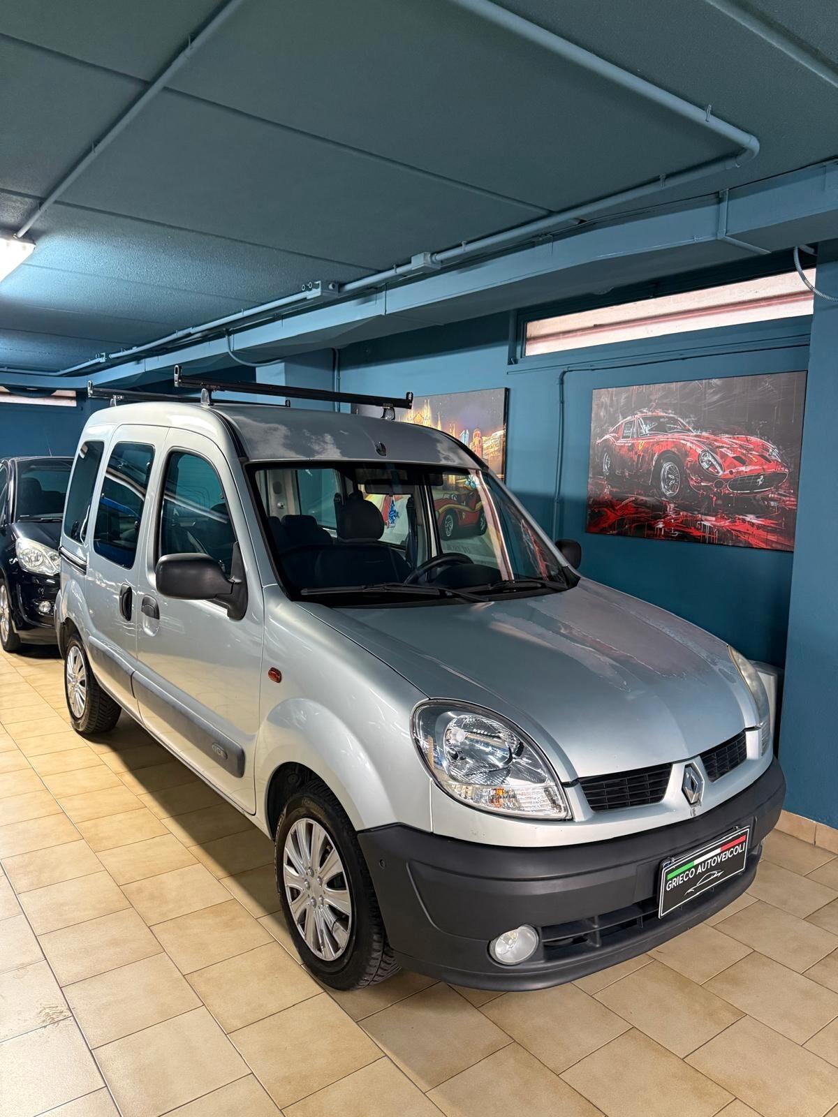 KANGOO BENZINA! ENTRA DENTRO MILANO