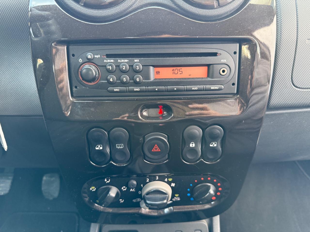 Dacia Duster 1.6 GPL DI SERIE 2032 GANCIO NEOPATENTATU