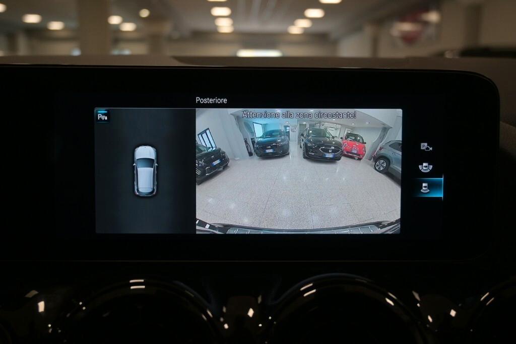 Mercedes-benz GLA 180 180D 115CV AUTOMATIC BUSINESS SOLUTION ( NAVI PREMIUM - PDC TELECAMERA POST. ) CC. 1950