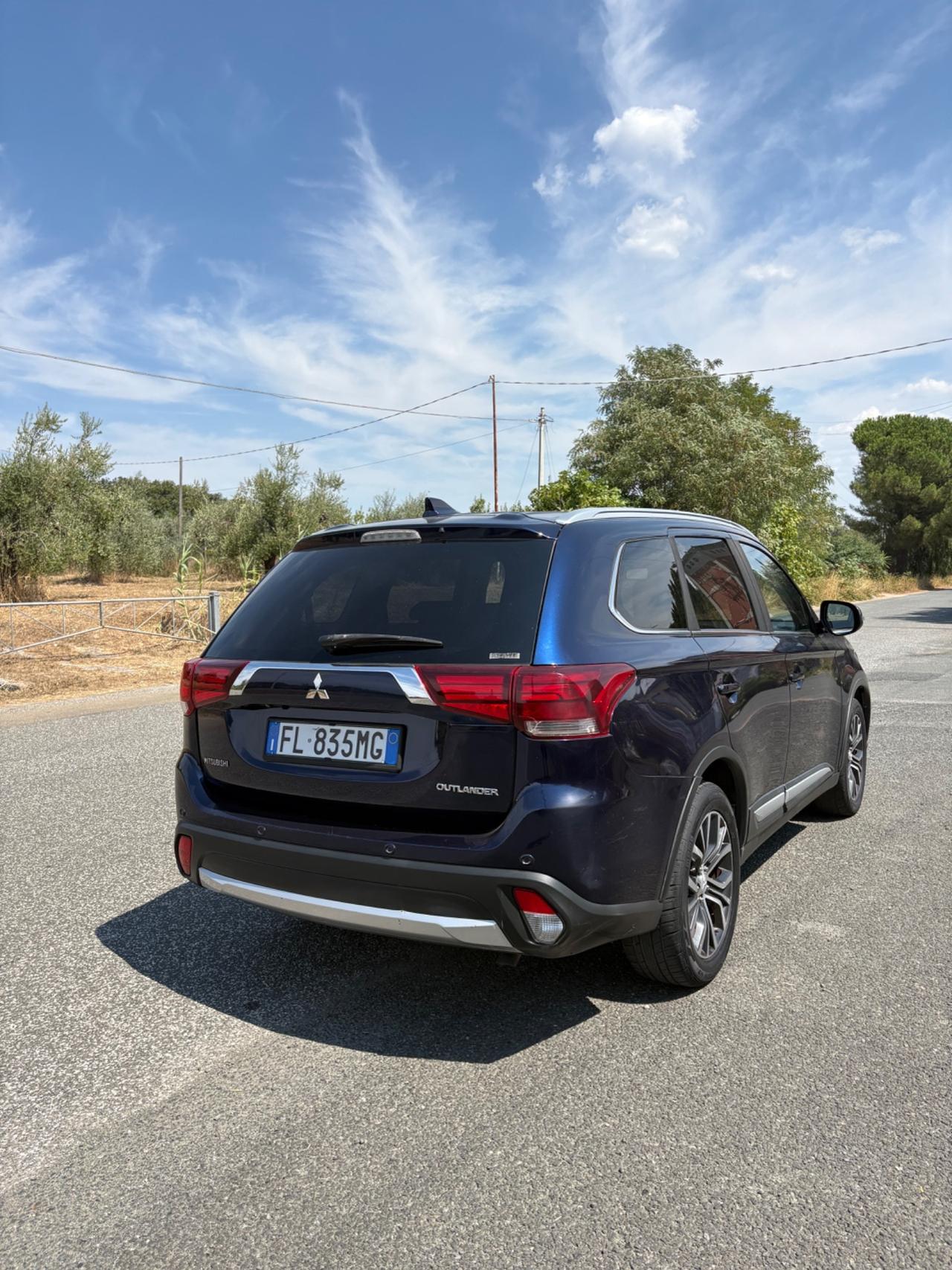 Mitsubishi Outlander 2.2 DI-D 4WD Instyle Plus SDA 7 posti