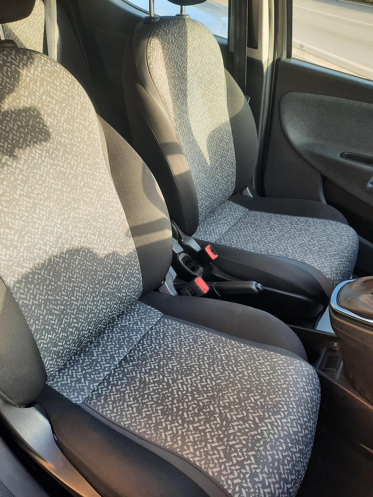 Lancia Ypsilon 1.0 FireFly 5 porte S&S Hybrid Ecochic Silver