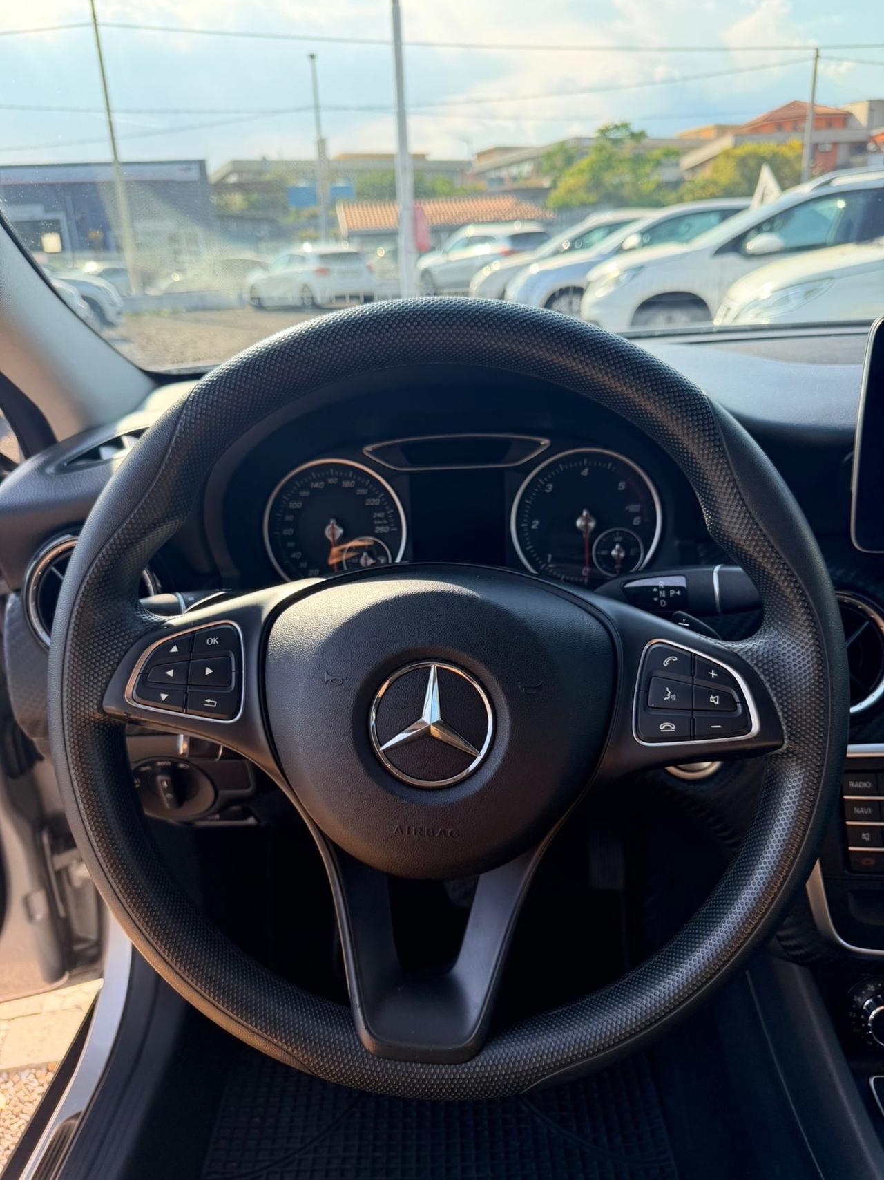 Mercedes-benz GLA 200 d Automatic 4Matic Business